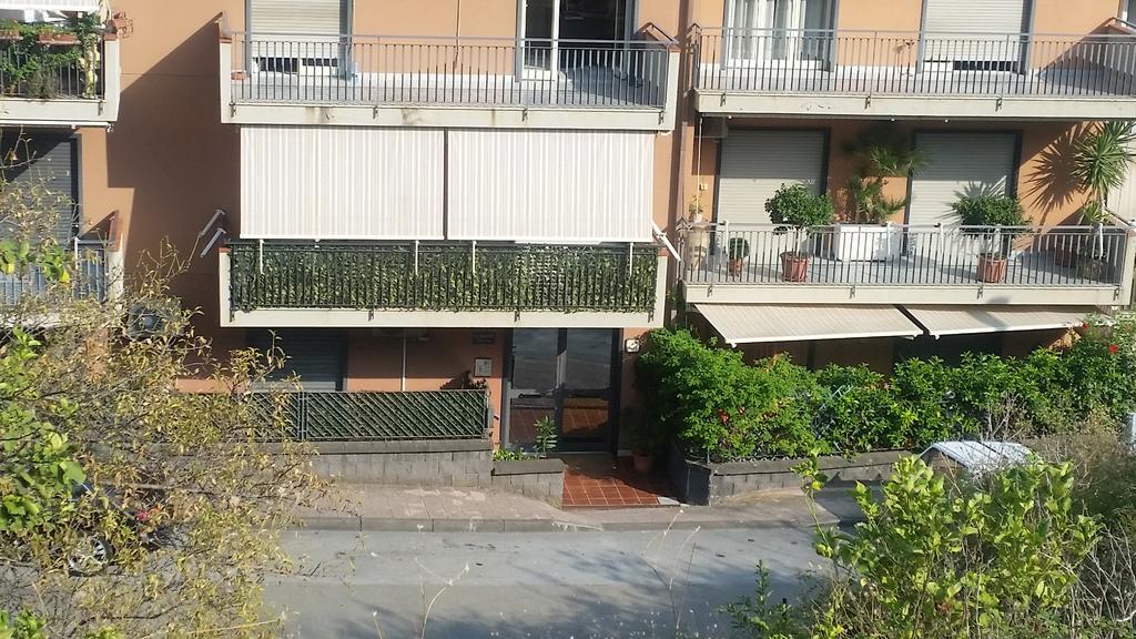 Baia Giardini Apartments Giardini Naxos Exterior foto